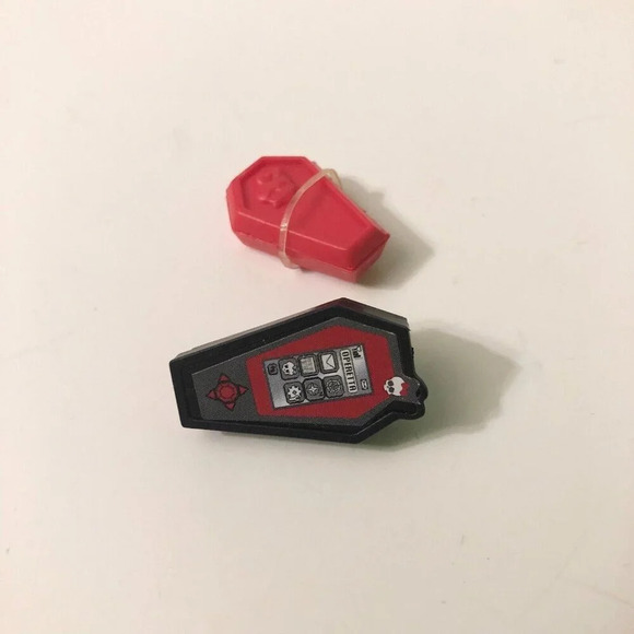 Monster High Doll Operetta Dot Dead Gorgeous Red Compact with Brush iCoffin Cell - Picture 2 of 15